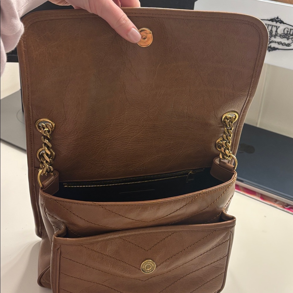 YSL medium Niki Bag in vintage leather - Picture 3 of 7